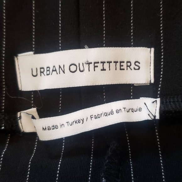 UO Pinstripe High-Rise Bike Shorts - Picture 3 of 4